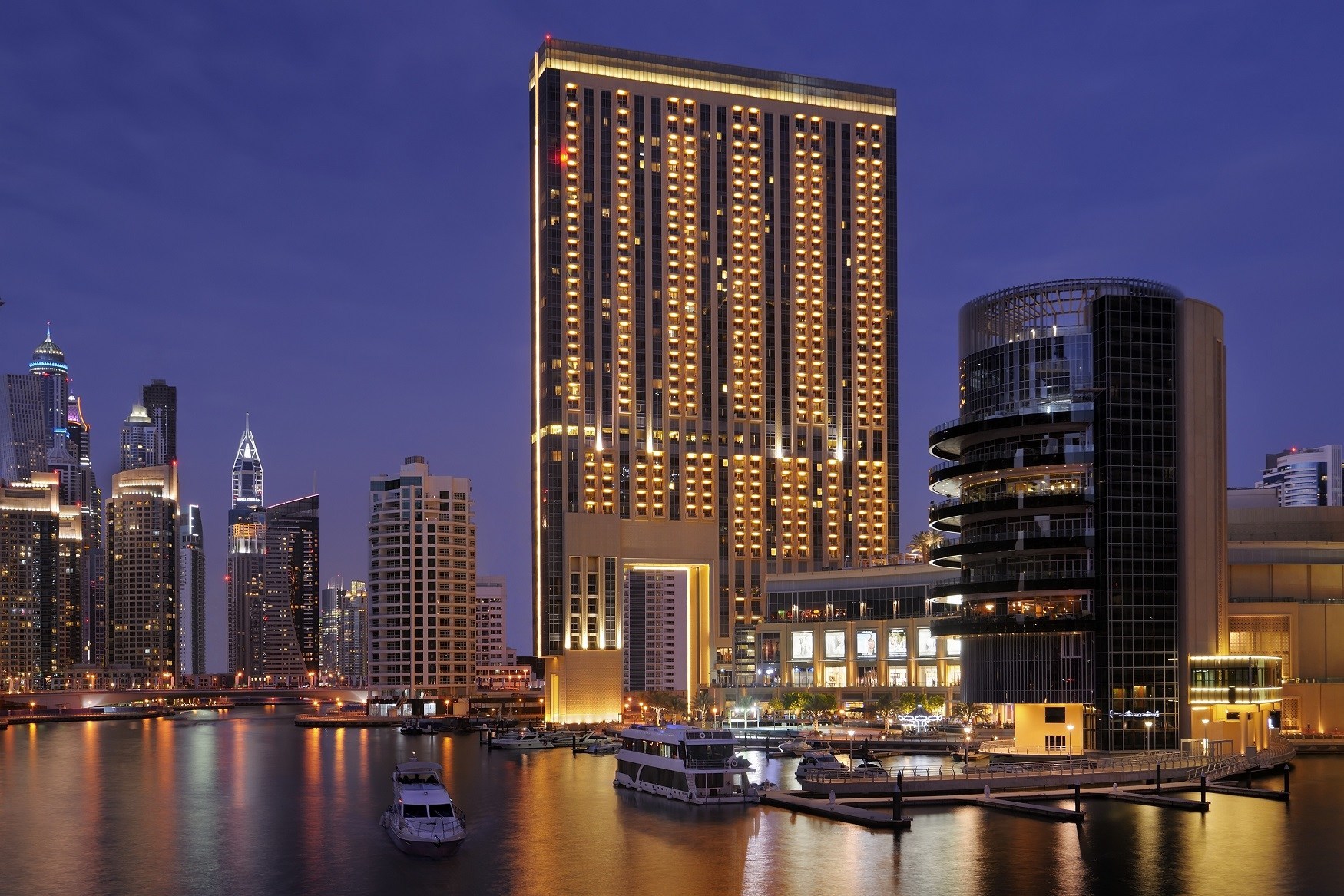 Дубайская компания. Emaar Дубай отель. Отель address Дубай.